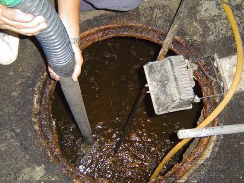 七里河隔油池清理