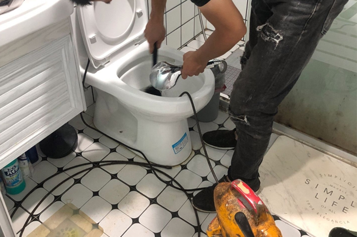 七里河马桶堵塞自己疏通还是找师傅?专业上门服务让你省时更省心