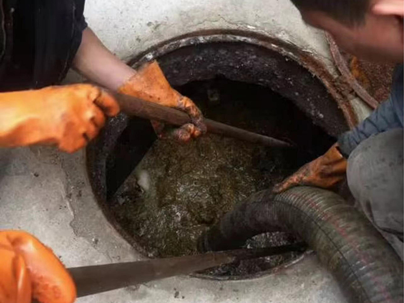 七里河清理化粪池时如何避免沼气的危害?